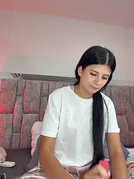 ZafiraNavarro online show from April 19, 6:10 pm