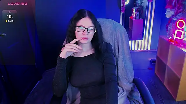 Snapshot of Lisa_Nerdy chatting on December 15, 10:19 am Lisa Nerdy online show from December 15, 10:19 am