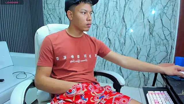 Snapshot of marcus_20 chatting on December 1, 1:49 pm marcus 20 online show from December 1, 1:49 pm