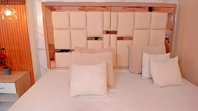 samantha quinnn online show from April 22, 4:37 am