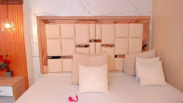 samantha quinnn online show from April 24, 4:15 am