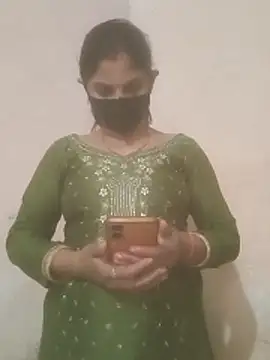 Snapshot of Pooja_bhabhi00 chatting on December 4, 9:18 am Pooja bhabhi00 online show from December 4, 9:18 am