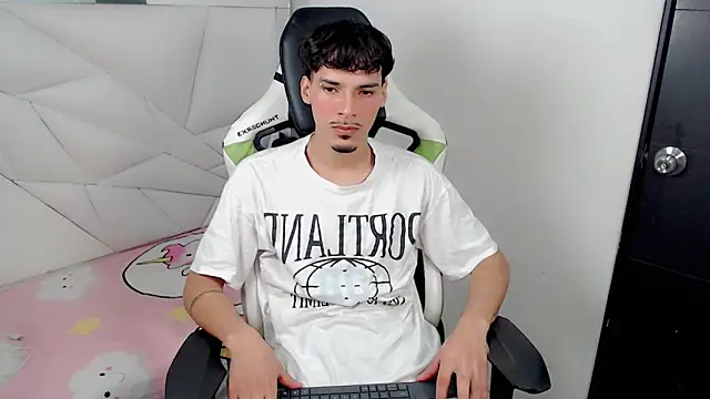 Snapshot of Yankeee_ chatting on November 29, 3:53 am Yankeee online show from November 29, 3:53 am