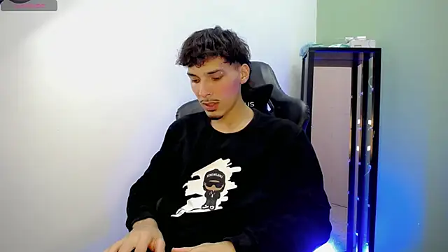 Snapshot of Yankeee_ chatting on November 30, 5:00 am Yankeee online show from November 30, 5:00 am