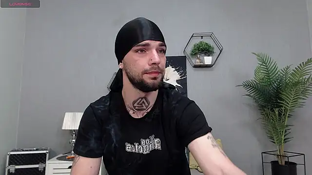 Snapshot of KaneHunter chatting on April 25, 5:54 am KaneHunter online show from April 25, 5:54 am