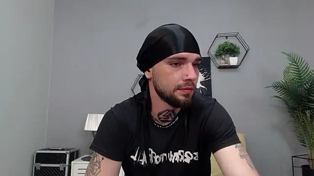 Snapshot of KaneHunter chatting on May 23, 10:36 pm KaneHunter online show from May 23, 10:36 pm