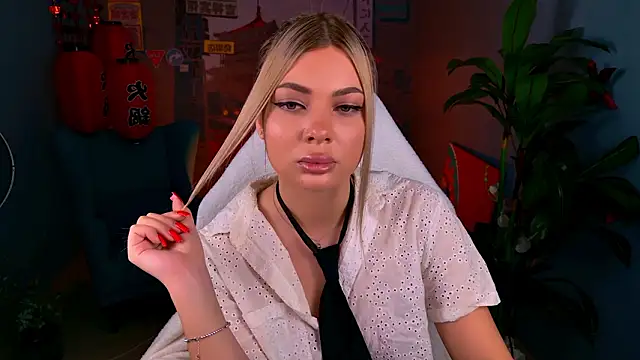 HyileyClark online show from March 6, 9:17 am