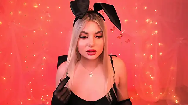 HyileyClark online show from April 25, 12:52 pm