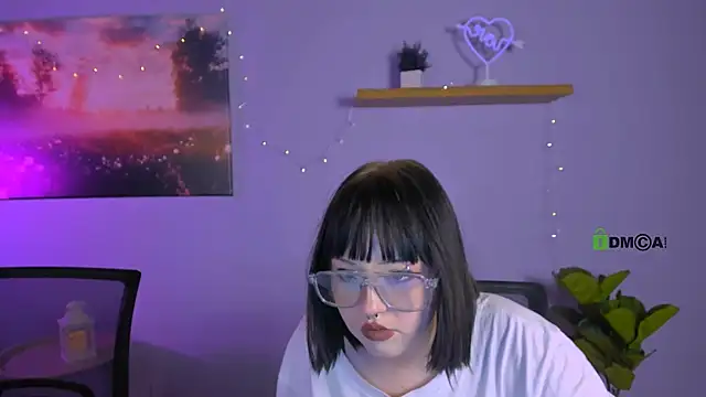 Snapshot of mira_cool_ chatting on December 14, 12:38 am mira cool online show from December 14, 12:38 am