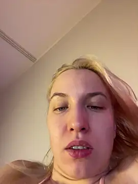 AmyAtlass online show from December 19, 8:10 am