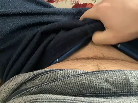 Snapshot of erdestruttor18 chatting on March 16, 7:12 am erdestruttor18 online show from March 16, 7:12 am