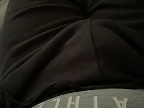 Snapshot of erdestruttor18 chatting on April 17, 12:41 pm erdestruttor18 online show from April 17, 12:41 pm