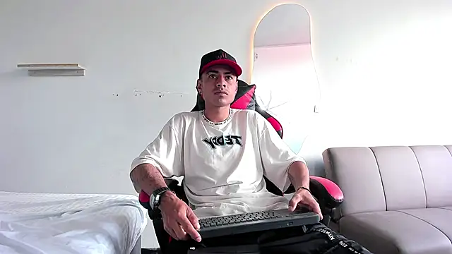 MatthewCullen online show from December 4, 5:21 pm