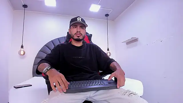 MatthewCullen online show from February 5, 7:51 pm