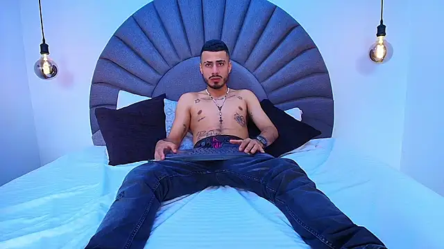 MatthewCullen online show from February 15, 8:27 pm