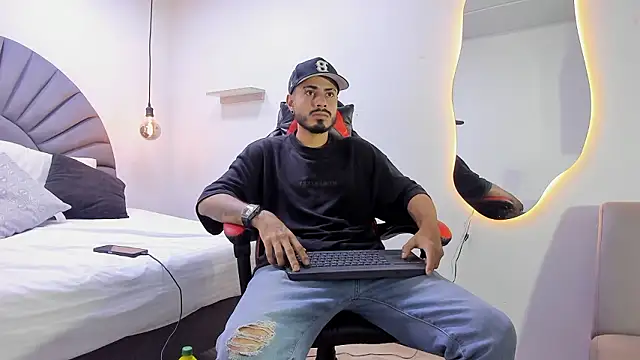 MatthewCullen online show from February 25, 4:33 am