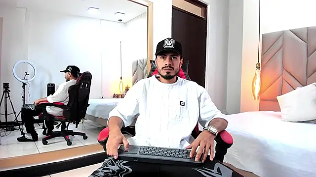 MatthewCullen online show from April 20, 9:05 pm