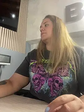 LoreinnFox online show from April 5, 8:28 pm