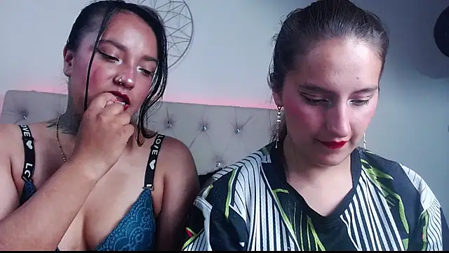 Snapshot of sharon_and_sharit chatting on December 4, 3:49 am sharon and sharit online show from December 4, 3:49 am