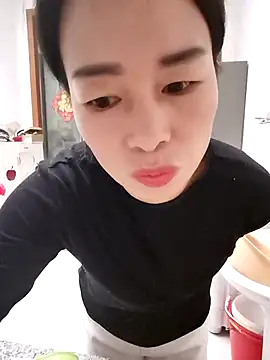 Snapshot of mimi2052 chatting on December 16, 1:43 am mimi2052 online show from December 16, 1:43 am