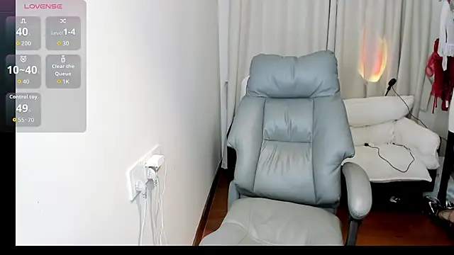 linlinjiang33 online show from April 16, 2:56 am