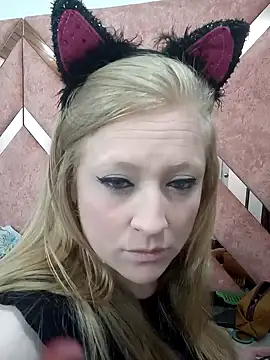 Snapshot of AliceCat_02 chatting on December 3, 4:53 am AliceCat 02 online show from December 3, 4:53 am