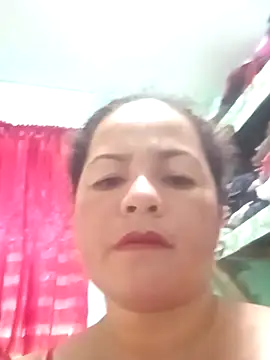 Snapshot of Hottie_lauren05 chatting on November 30, 7:01 am Hottie lauren05 online show from November 30, 7:01 am