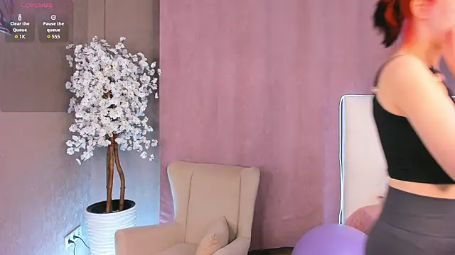 Snapshot of Eva_4U chatting on December 2, 9:25 am Eva 4U online show from December 2, 9:25 am