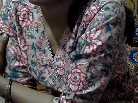 Snapshot of Hot_Princess2000 chatting on December 3, 8:34 am Hot Princess2000 online show from December 3, 8:34 am