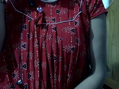 Snapshot of Hot_Princess2000 chatting on December 4, 7:06 am Hot Princess2000 online show from December 4, 7:06 am