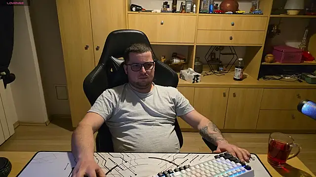 kevinnlovelly online show from March 11, 7:09 pm