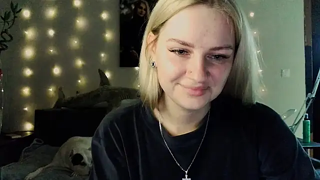 Snapshot of Whitehex666 chatting on December 2, 3:40 pm Whitehex666 online show from December 2, 3:40 pm