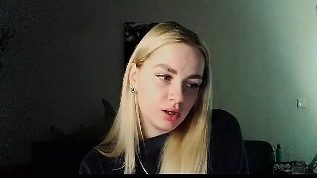 Snapshot of Whitehex666 chatting on December 3, 4:38 pm Whitehex666 online show from December 3, 4:38 pm