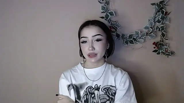 Snapshot of Sweeet_Sss chatting on December 16, 2:44 pm Sweeet Sss online show from December 16, 2:44 pm