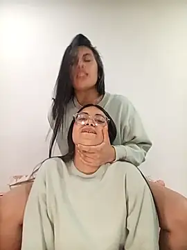 Snapshot of Violett__Rose chatting on December 3, 2:08 am Violett Rose online show from December 3, 2:08 am