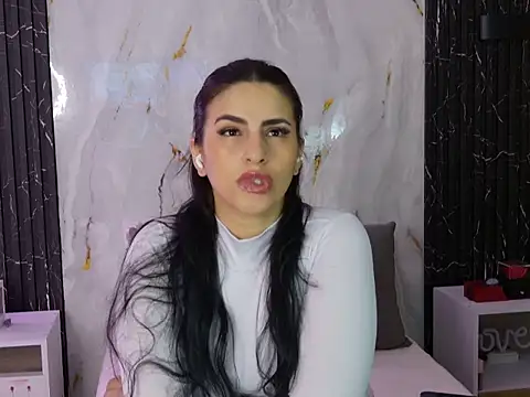 Snapshot of ChloeHolmes chatting on February 11, 10:53 am ChloeHolmes online show from February 11, 10:53 am