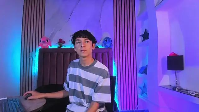 SthepanodiMonaco online show from January 7, 7:27 pm