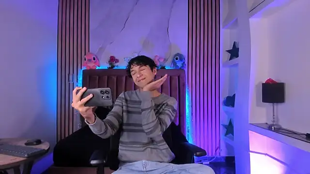 SthepanodiMonaco online show from January 13, 7:19 pm