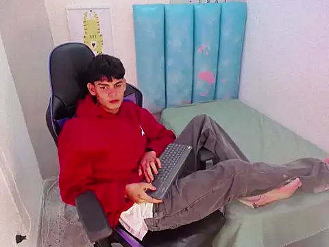 Snapshot of Lil_babyyy_ chatting on December 14, 3:23 am Lil babyyy online show from December 14, 3:23 am