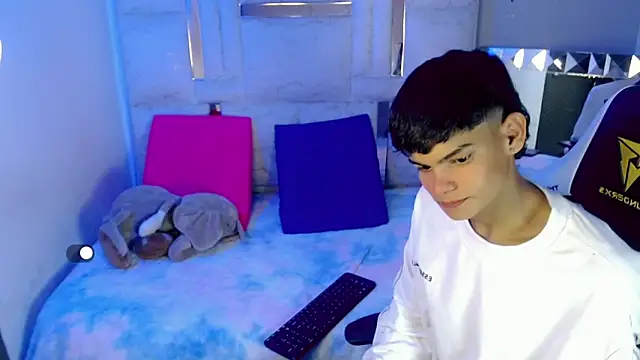 Snapshot of Lil_babyyy_ chatting on February 21, 7:26 pm Lil babyyy online show from February 21, 7:26 pm