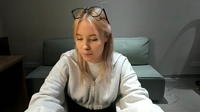 AunclreaVache online show from November 29, 10:18 am