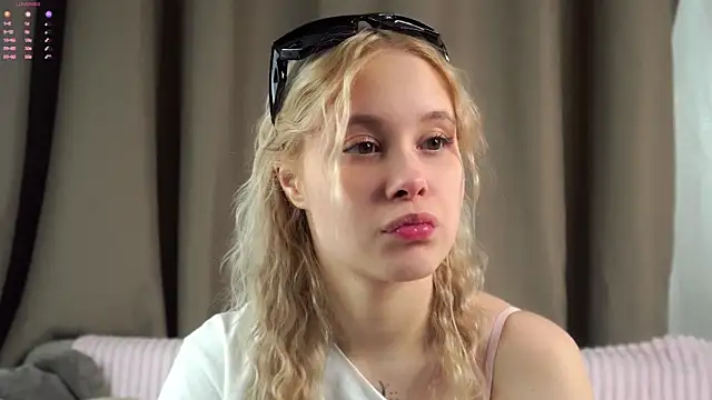 AunclreaVache online show from April 18, 3:10 am