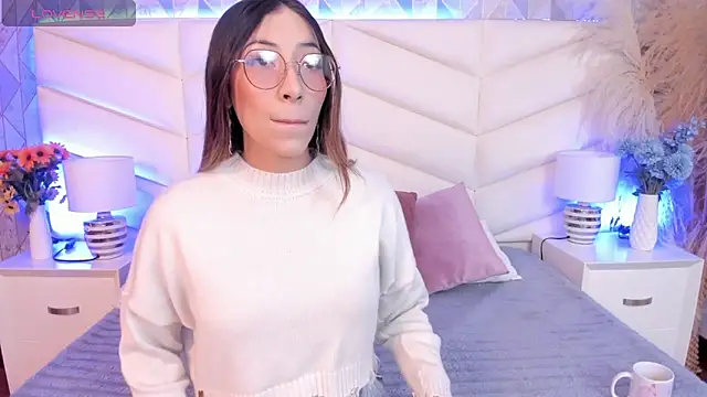 Lizzi Hotman  online show from February 5, 1:05 pm