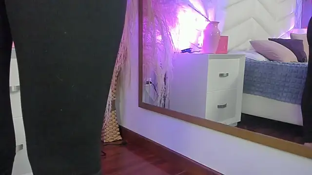 Lizzi Hotman  online show from April 17, 8:45 pm