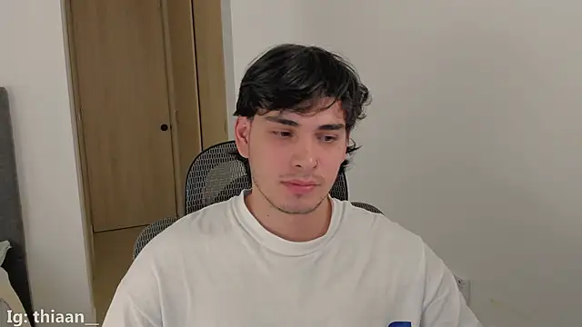 Snapshot of thiaann chatting on November 30, 1:31 am thiaann online show from November 30, 1:31 am