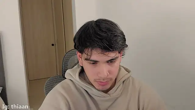 Snapshot of thiaann chatting on December 4, 1:15 am thiaann online show from December 4, 1:15 am