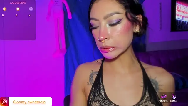 Snapshot of Ounla_Sweet chatting on May 4, 3:02 am Ounla Sweet online show from May 4, 3:02 am