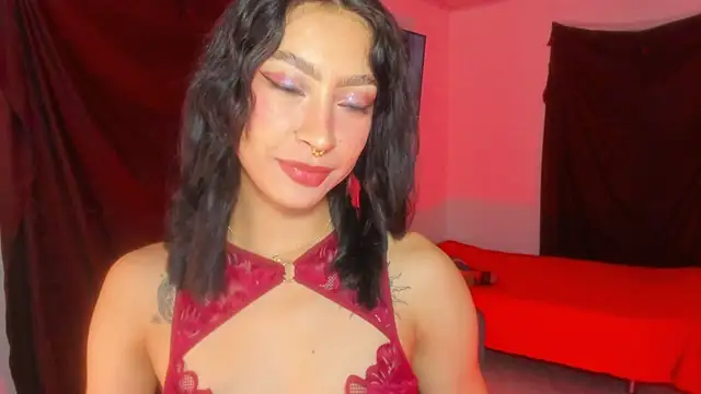 Snapshot of Ounla_Sweet chatting on May 18, 7:25 am Ounla Sweet online show from May 18, 7:25 am