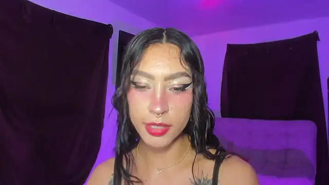 Snapshot of Ounla_Sweet chatting on May 24, 3:33 am Ounla Sweet online show from May 24, 3:33 am