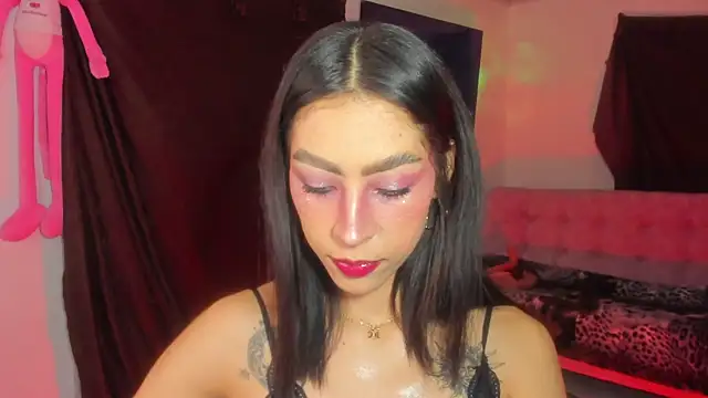 Snapshot of Ounla_Sweet chatting on May 26, 8:32 am Ounla Sweet online show from May 26, 8:32 am